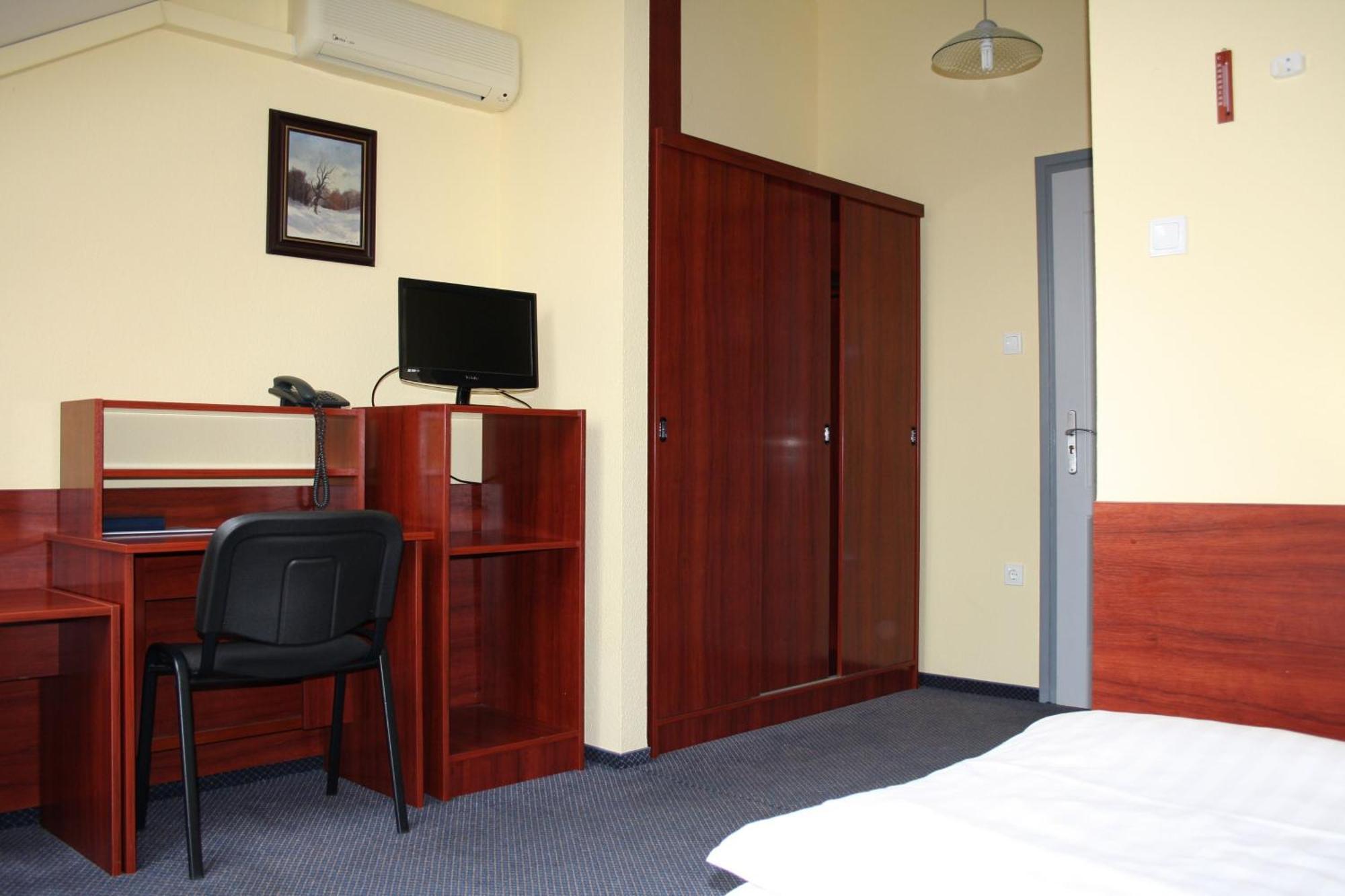 Hotel Thelena Tolna 외부 사진